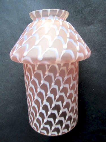 Tulipe de lampe Art Déco, pâte de verre "vieux rose" quadrillé d'écailles