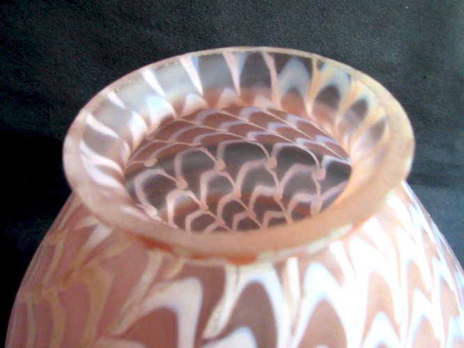 Tulipe de lampe Art Déco, pâte de verre "vieux rose" quadrillé d'écailles