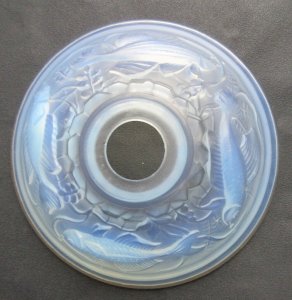 Lamp shade or opalescent glass dish, 4 raised fish
