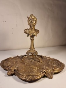 Un briquet à cigares antique en bronze
