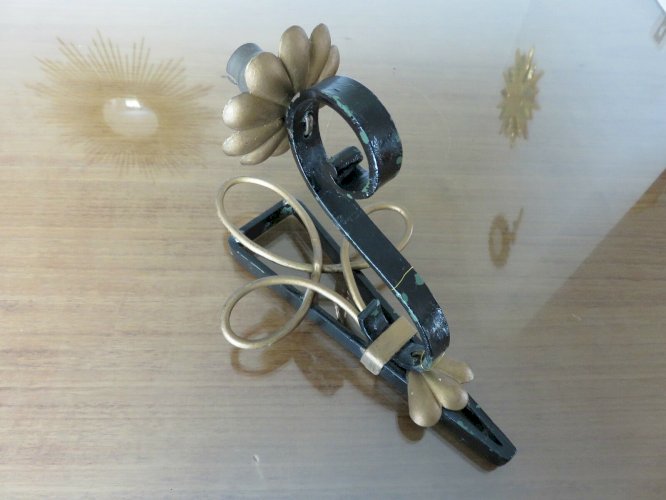 UNE DOUBLE ET UNE SIMPLE APPLIQUE EN FER FORGE ANNEES 30 40 