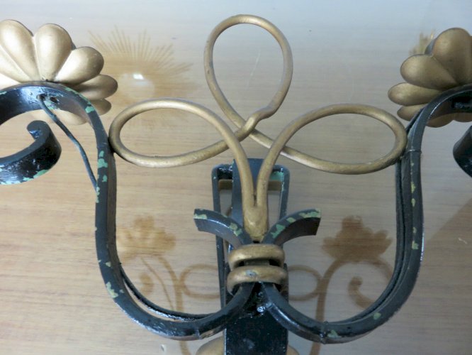 UNE DOUBLE ET UNE SIMPLE APPLIQUE EN FER FORGE ANNEES 30 40 