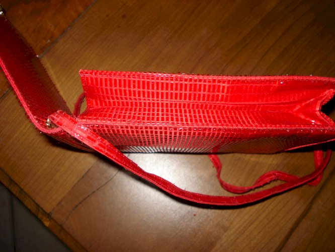 URGENT ! SAC À MAIN ROUGE CHARLES JOURDAN en cuir pailleté 