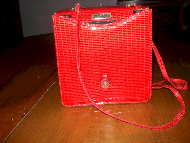 URGENT ! SAC À MAIN ROUGE CHARLES JOURDAN en cuir pailleté 