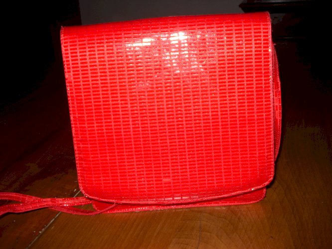 URGENT ! SAC À MAIN ROUGE CHARLES JOURDAN en cuir pailleté 