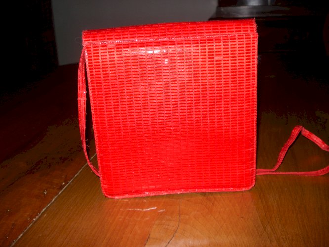 URGENT ! SAC À MAIN ROUGE CHARLES JOURDAN en cuir pailleté 