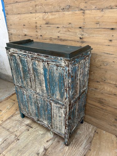 Vaisselier en teck birman avec patine dorigine