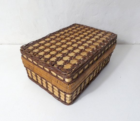 valise en rotin vintage