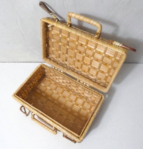 valise en rotin vintage