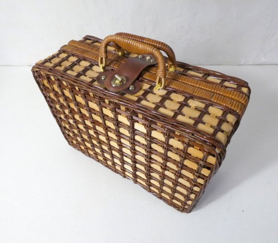 valise en rotin vintage