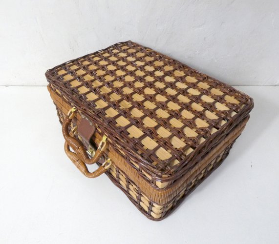 valise en rotin vintage