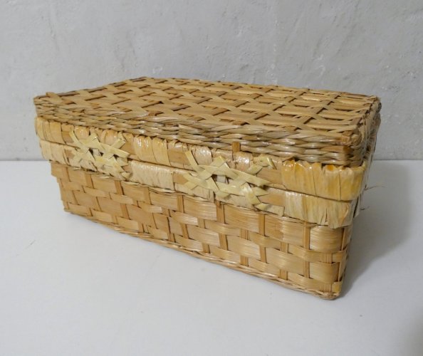 valise en rotin vintage