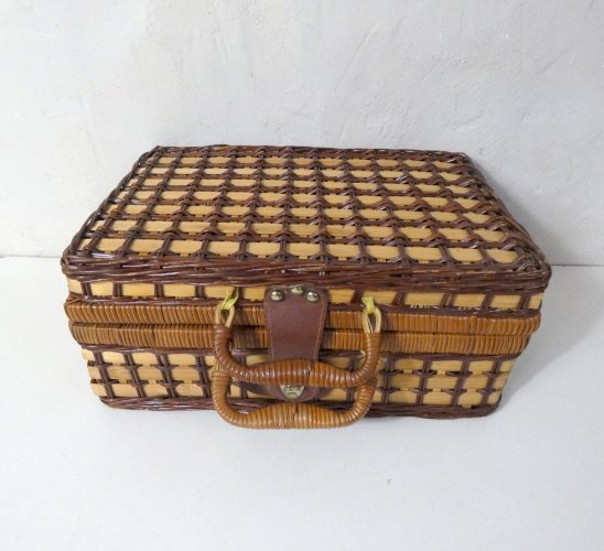 valise en rotin vintage