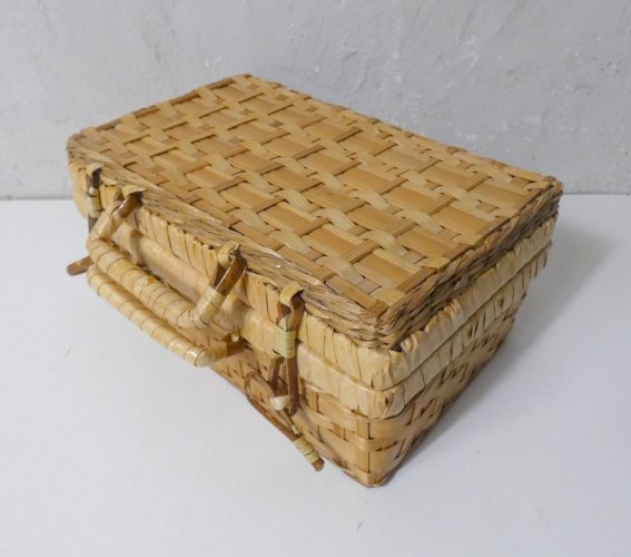 valise en rotin vintage