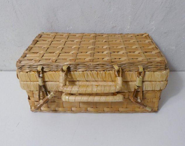 valise en rotin vintage