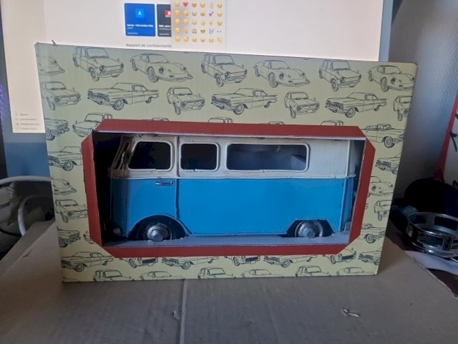 VAN en Tôle Combi Volkswagen avec Planches de SURFS. en Boite