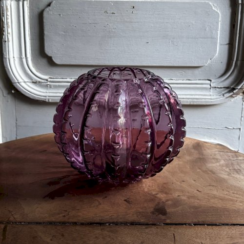 Vase à ailettes Murano Venise 1950 fond violet M3668