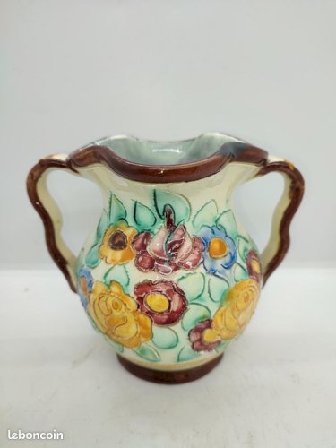 Vase à decor floral signé cerart monaco en bon etat (made in chiner )
