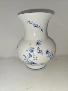 vase à decor floral signé de la poterie à la chappelle des pots en bon etat