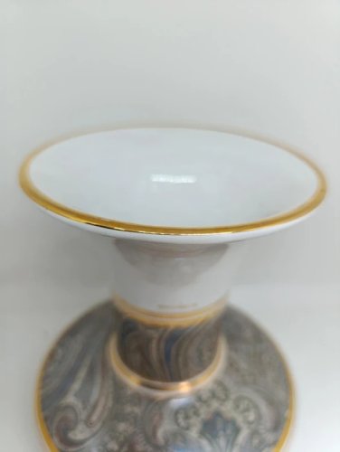 vase à decor original et lisseret doré  signé Micheloni R en bon etat