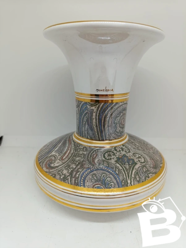vase à decor original et lisseret doré  signé Micheloni R en bon etat