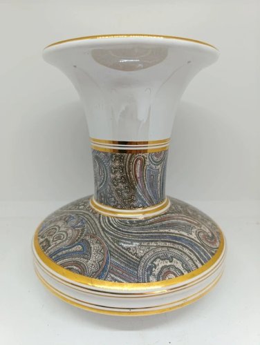 vase à decor original et lisseret doré  signé Micheloni R en bon etat
