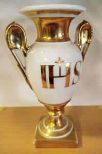 VASE AMPHORE Eglise Porcelaine Paris Dorure IHS XIXe 7VH 24/12