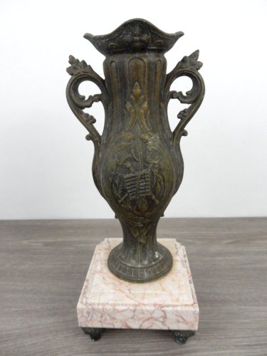 Vase Amphore Métallique Vintage sur Socle Marbre Rose - Décor Élégant