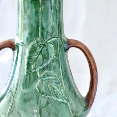 Vase ancien Art Nouveau XIXe en barbotine fleurs de Pensées