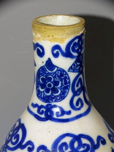 -VASE ANCIEN CERAMIQUE BLANC/BLEU DELFT ? FAÏENCE de PAUW?  1690/1710 ?   D
