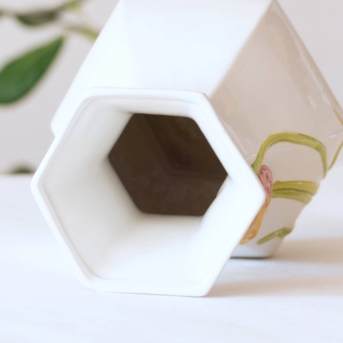 Vase ancien en barbotine tulipe signé Bassano