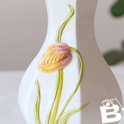 Vase ancien en barbotine tulipe signé Bassano