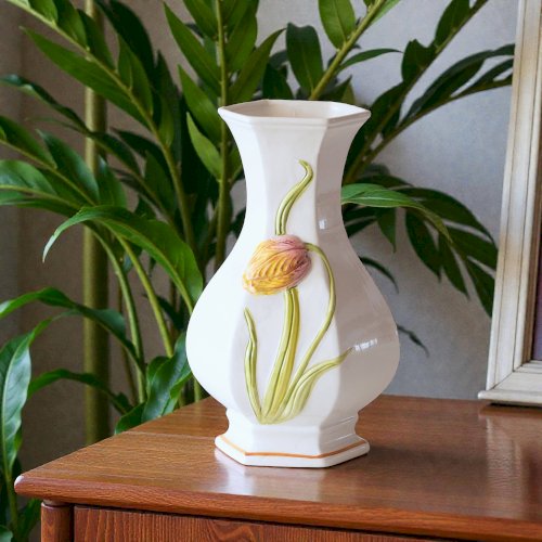 Vase ancien en barbotine tulipe signé Bassano