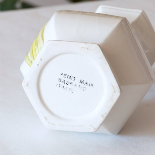 Vase ancien en barbotine tulipe signé Bassano