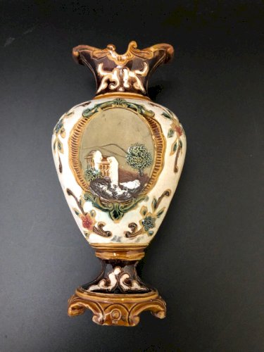 Vase ancien en faïence de Lisieux – Décor rustique normand – XXe siècle