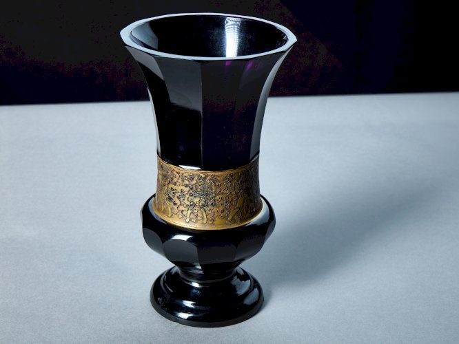 Vase ancien signé Moser Karlsbad – Verre améthyste & frise dorée Art Déco – Guerriers antiques