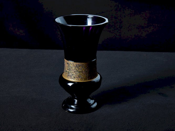 Vase ancien signé Moser Karlsbad – Verre améthyste & frise dorée Art Déco – Guerriers antiques