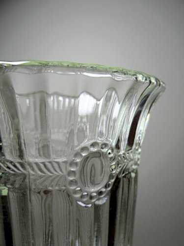 Vase ancien verre moulé XIX-XXe 1890-1900 sur pied