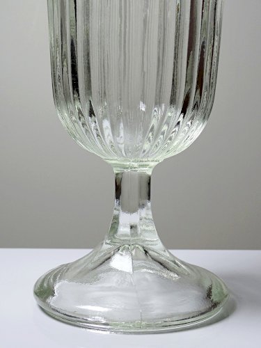 Vase ancien verre moulé XIX-XXe 1890-1900 sur pied