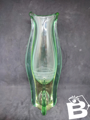 vase annee 50-70 attribue aux verriers de boheme en bon etat