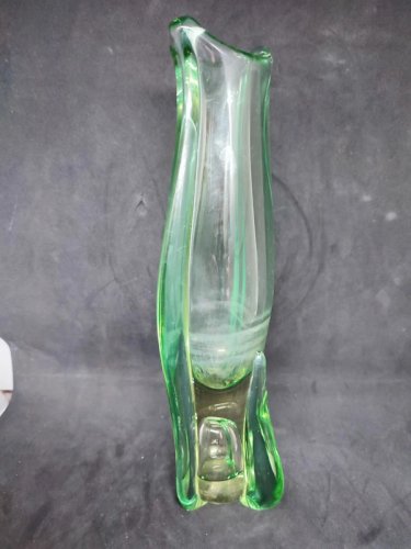 vase annee 50-70 attribue aux verriers de boheme en bon etat