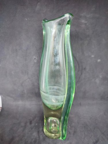 vase annee 50-70 attribue aux verriers de boheme en bon etat