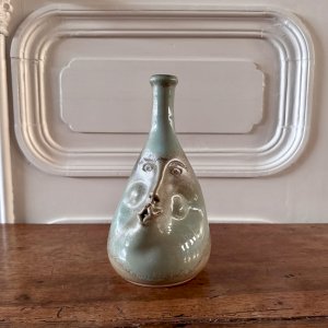 Vase anthropomorphe Korukcu Adnan grès émaillé représentant un visage M3718