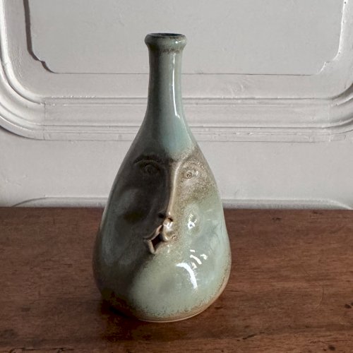 Vase anthropomorphe Korukcu Adnan grès émaillé représentant un visage M3718