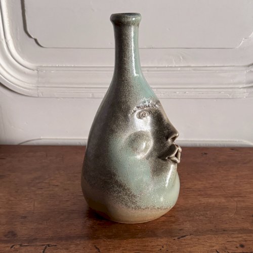 Vase anthropomorphe Korukcu Adnan grès émaillé représentant un visage M3718