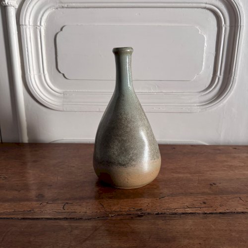 Vase anthropomorphe Korukcu Adnan grès émaillé représentant un visage M3718