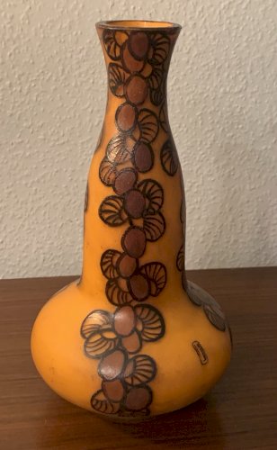 Vase art déco 1920's en verre soufflé verrerie LEUNE émail brun décor floral