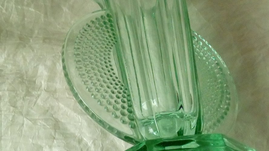 VASE ART DECO EN VERRE ANNEES 1930 **