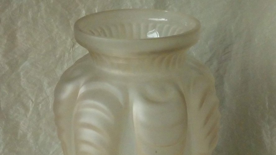 VASE ART DECO EN VERRE MOULE PRESSÉ SIGNÉ ESPAIVET ANNEES 1930 ART DECO**