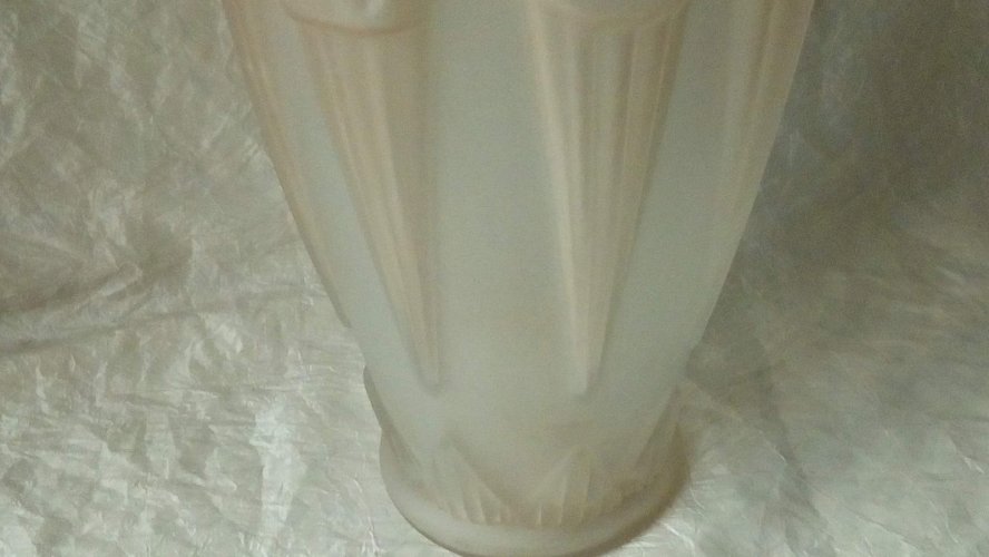 VASE ART DECO EN VERRE MOULE PRESSÉ SIGNÉ ESPAIVET ANNEES 1930 ART DECO**